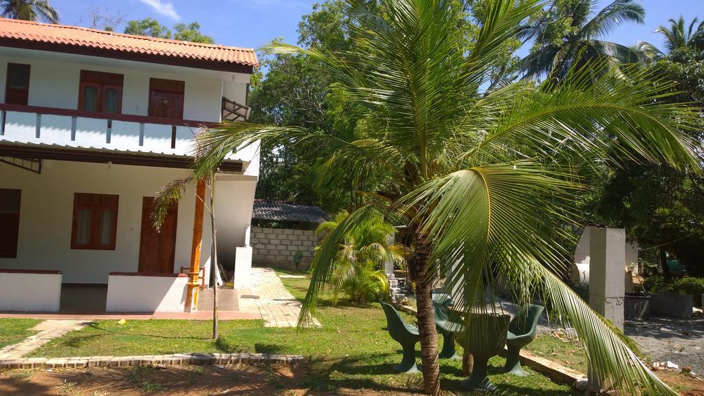 Hotel Flamingo Anuradhapura Bagian luar foto