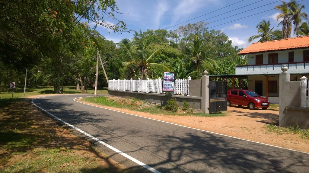 Hotel Flamingo Anuradhapura Bagian luar foto