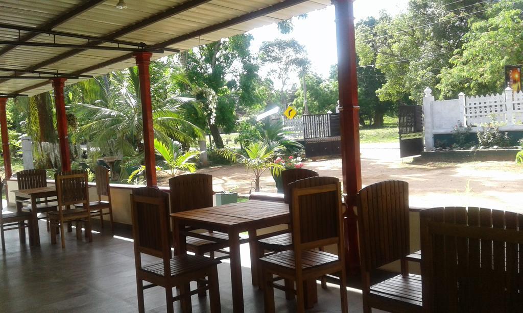Hotel Flamingo Anuradhapura Bagian luar foto