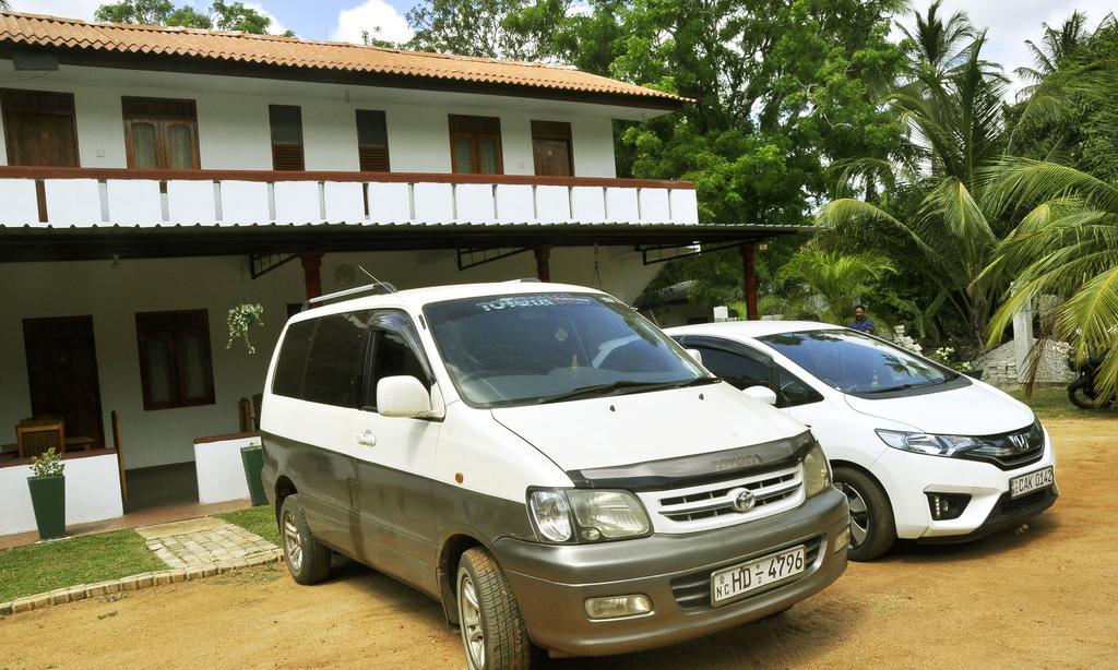 Hotel Flamingo Anuradhapura Bagian luar foto