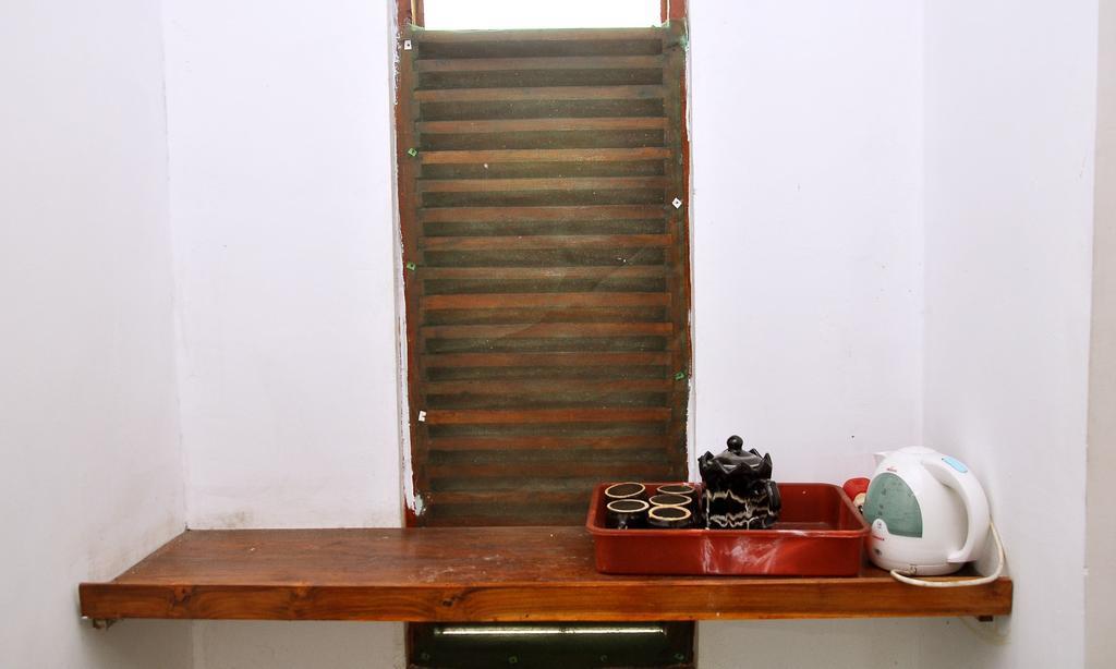 Hotel Flamingo Anuradhapura Bagian luar foto