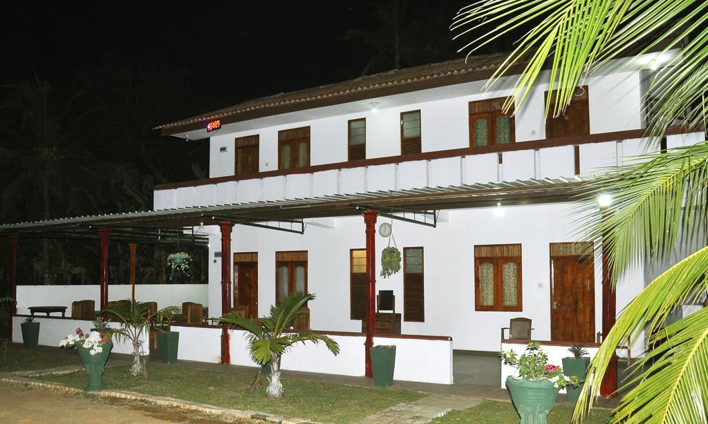 Hotel Flamingo Anuradhapura Bagian luar foto