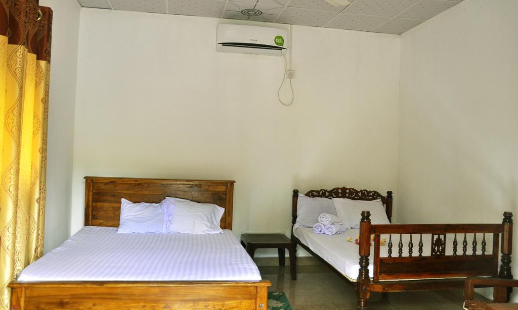 Hotel Flamingo Anuradhapura Bagian luar foto