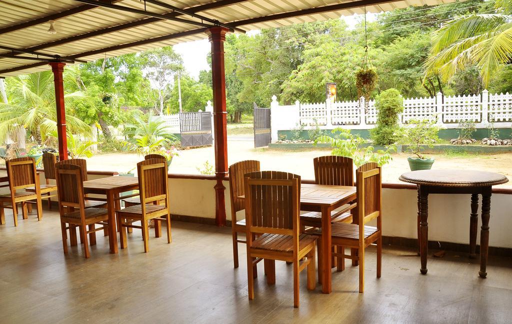 Hotel Flamingo Anuradhapura Bagian luar foto