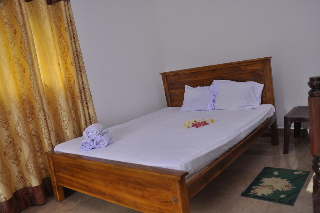 Hotel Flamingo Anuradhapura Bagian luar foto